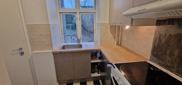 Flisearbejde indendørs i badeværelse – DNK Construction